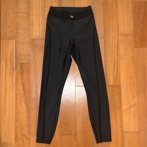 ALO Yoga Airlift High-Waist 7/8 Line Up Legging